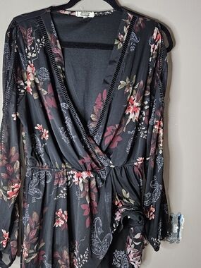 Gimmicks By BKE Top Size M ptp 19" Length 30" 90% Poly 10% Spandex